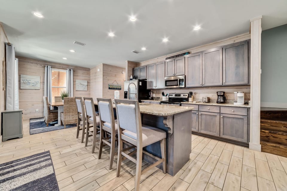 House, Multiple Beds (Romeo Beach Cottage 6) | Private kitchen | Oven, toaster, paper towels
