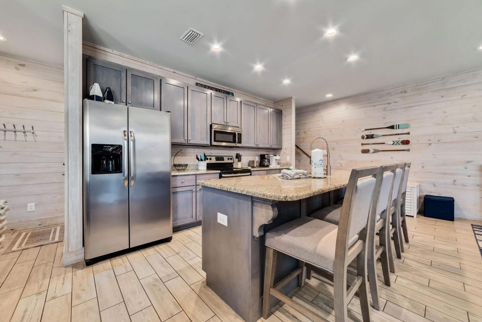 House, Multiple Beds (Romeo Beach Cottage 6) | Private kitchen | Oven, toaster, paper towels