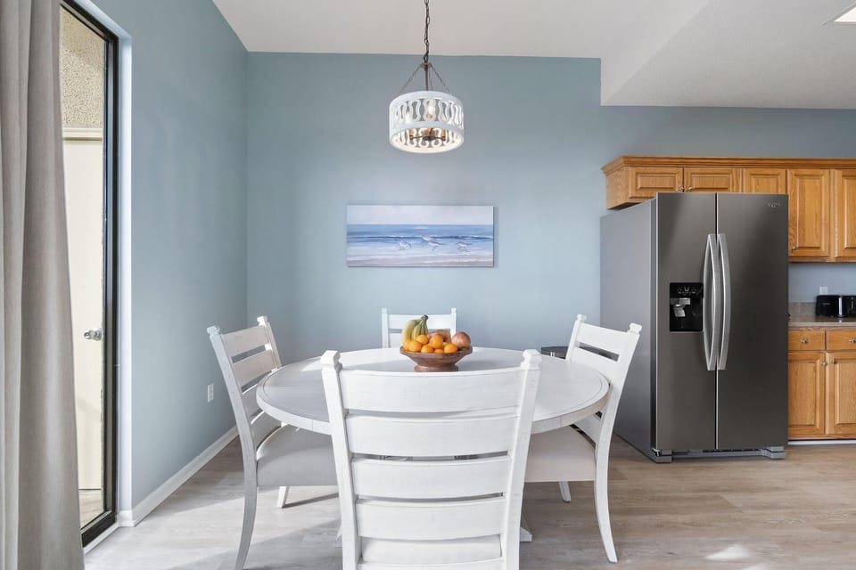 Condo, 1 King Bed with Sofa bed (Phoenix V 102) | Dining