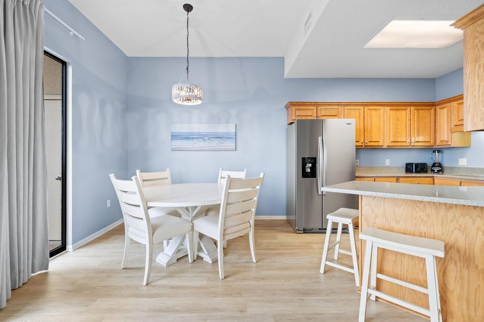Condo, 1 King Bed with Sofa bed (Phoenix V 102) | Dining