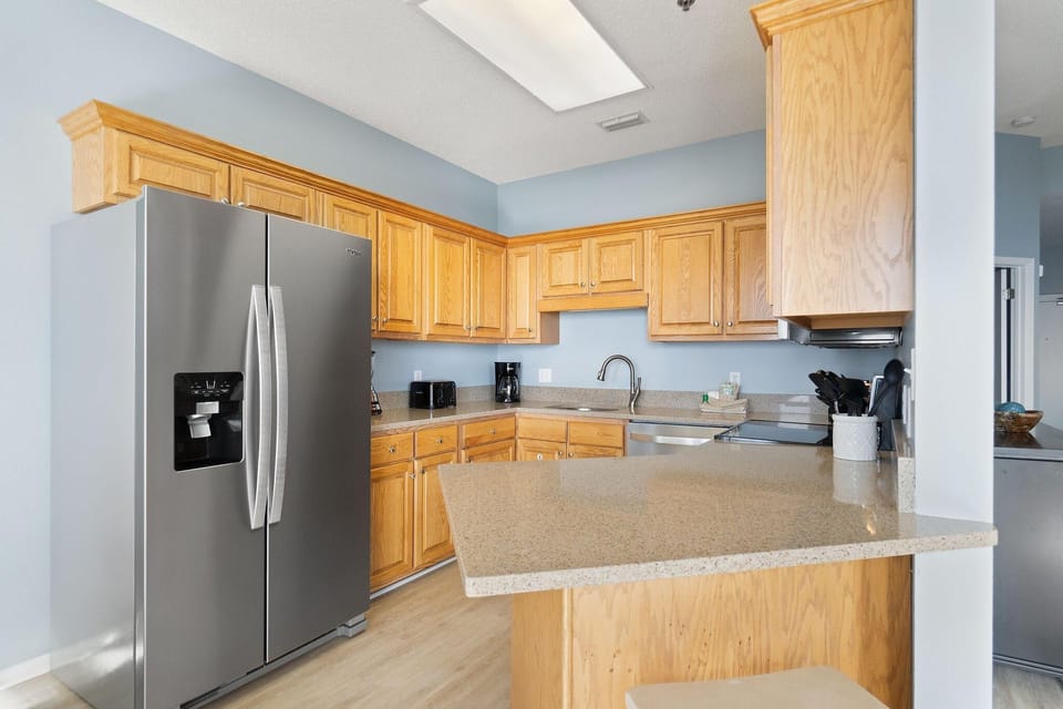 Condo, 1 King Bed with Sofa bed (Phoenix V 102) | Private kitchen | Oven, toaster, paper towels