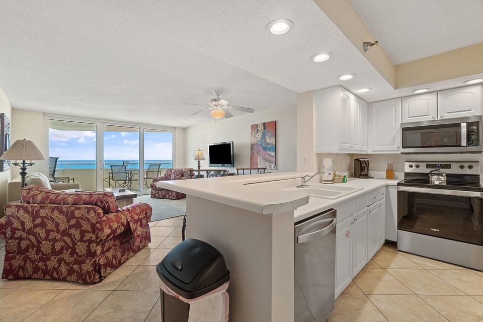 Condo, 1 King Bed with Sofa bed (Perdido Sun 610) | Private kitchen | Oven, toaster, paper towels