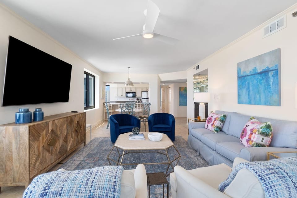 Condo, Multiple Beds (Broadmoor 1105) | Living area | TV