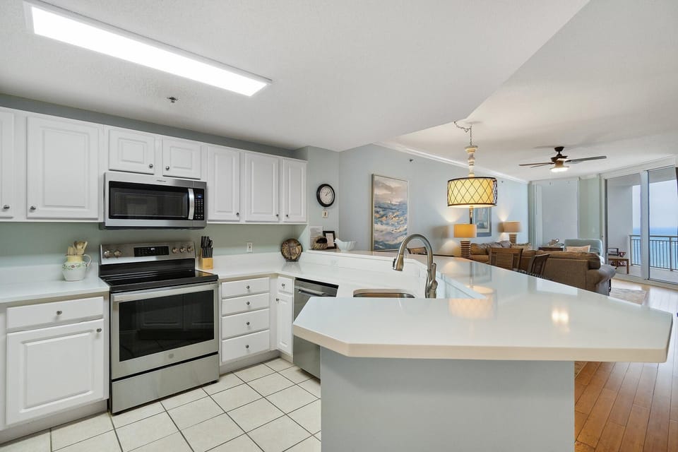 Condo, Multiple Beds (Palacio 1403) | Private kitchen | Oven, toaster, paper towels