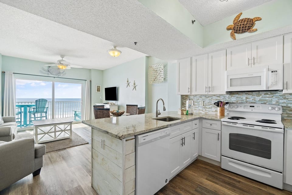 Condo, 1 Queen Bed with Sofa bed (Tidewater 703) | Private kitchen | Oven, toaster, paper towels