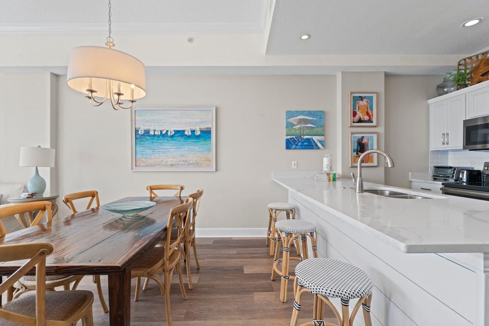 Condo, Multiple Beds (Regency Isle Penthouse 1106) | Dining