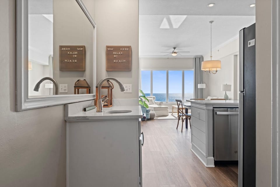 Condo, Multiple Beds (Regency Isle Penthouse 1106) | Interior