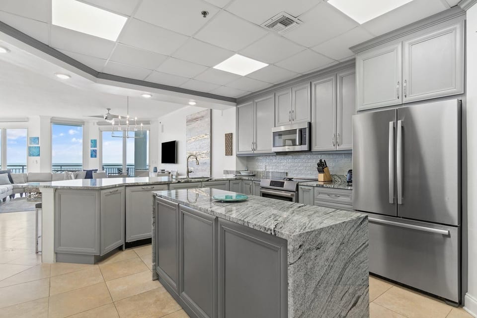 Condo, Multiple Beds (Palacio Penthouse 1902) | Private kitchen | Oven, toaster, paper towels