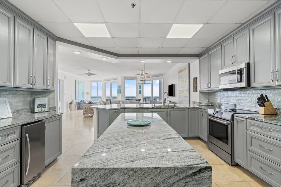 Condo, Multiple Beds (Palacio Penthouse 1902) | Private kitchen | Oven, toaster, paper towels