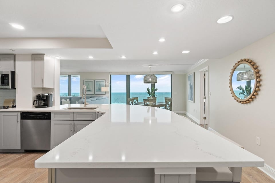 Condo, Multiple Beds (Perdido Towers East 901) | Private kitchen | Oven, toaster, paper towels