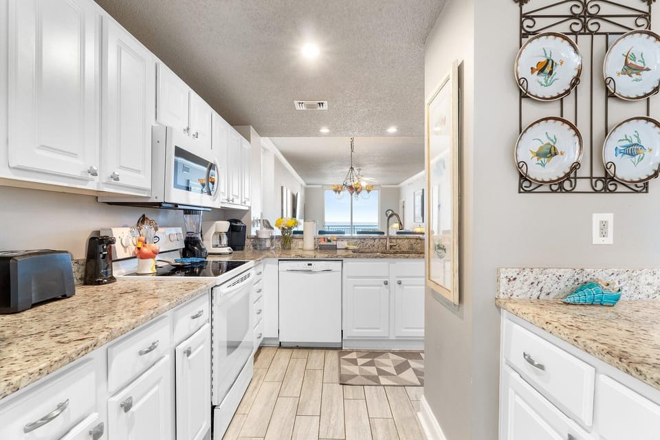 Condo, Multiple Beds (Palacio 801) | Private kitchen | Oven, toaster, paper towels