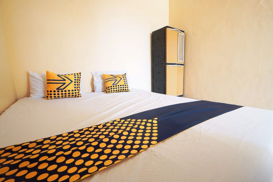 Basic Double Room | Free WiFi, bed sheets