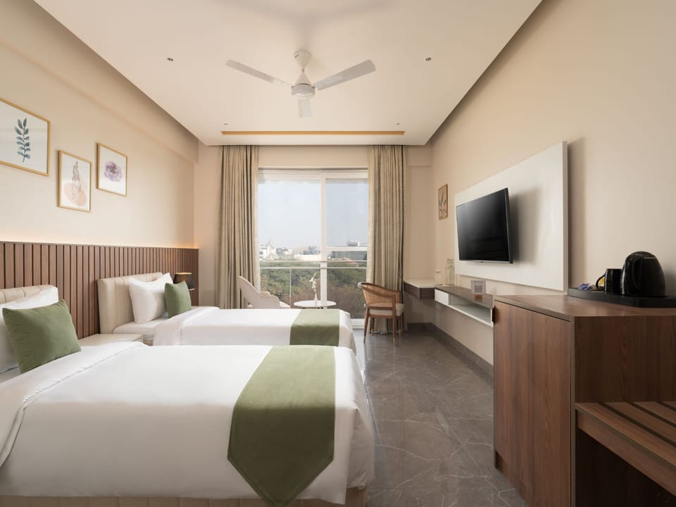 Deluxe Twin Room | In-room safe, desk, laptop workspace, soundproofing