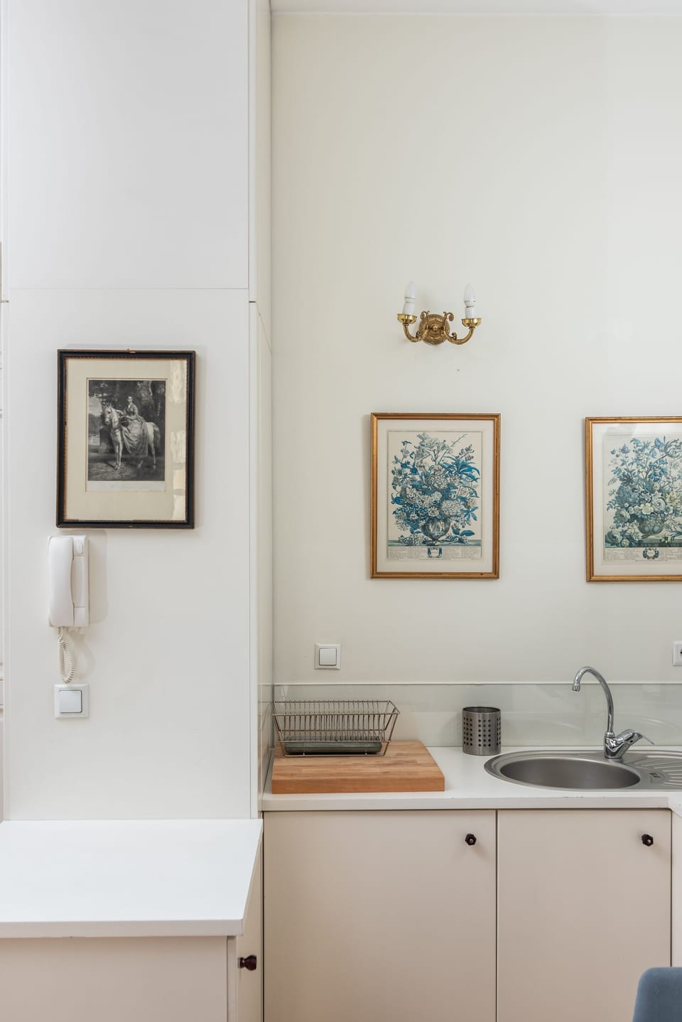 6. Vintage Vibe | Private kitchen | Mini-fridge, stovetop, toaster, cookware/dishes/utensils