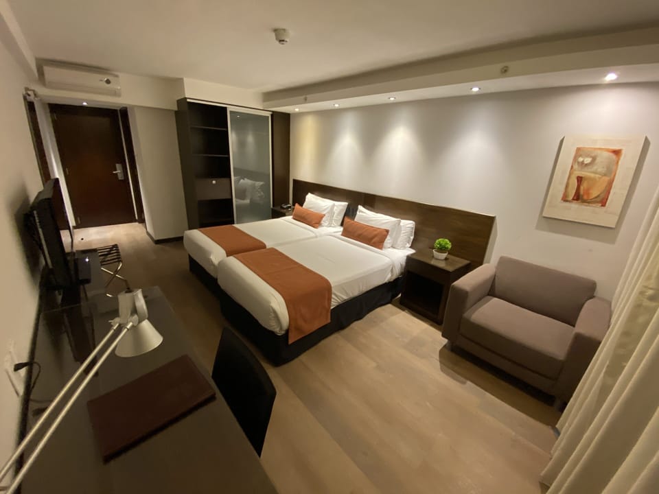 Pillowtop beds, minibar, in-room safe, desk