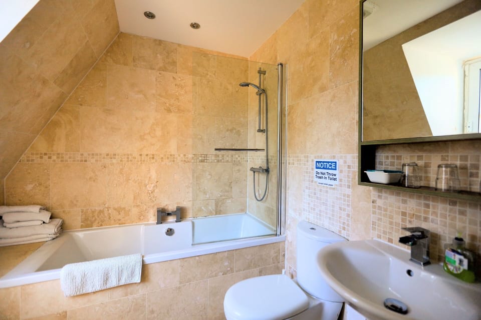 Deluxe Suite, Ensuite, Mountain View | Bathroom
