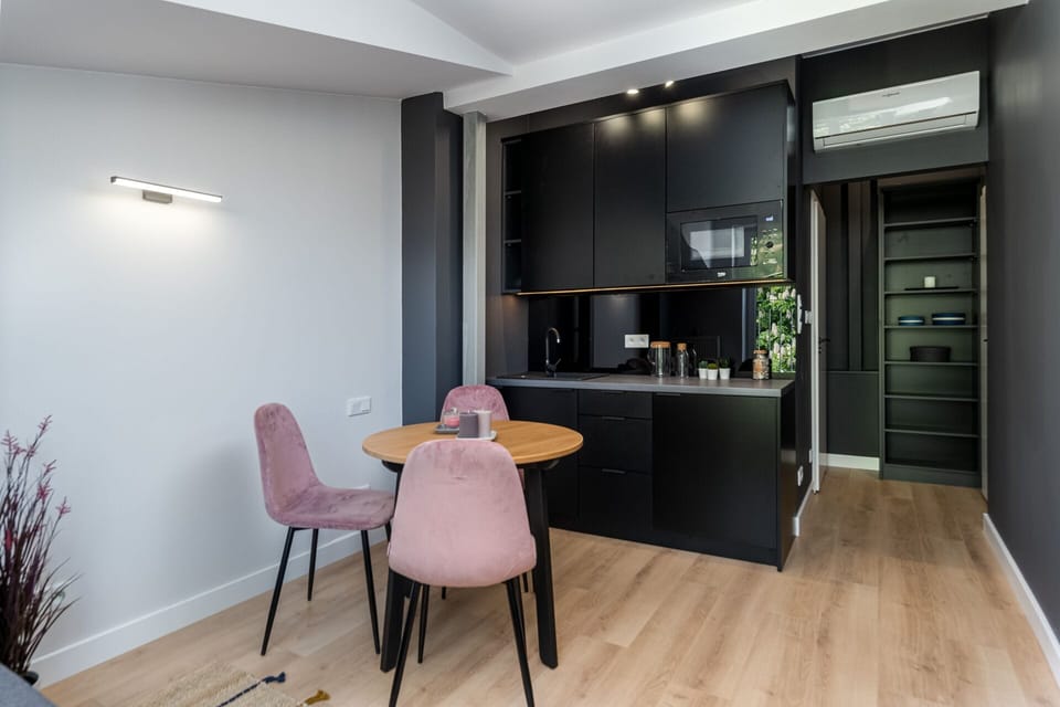 D. Studio Smart Apartments | Desk, laptop workspace, iron/ironing board, free WiFi
