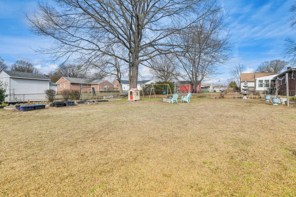 Colonial Heights Home w/ Large Yard & BBQ Grill! Cottage in Virginia