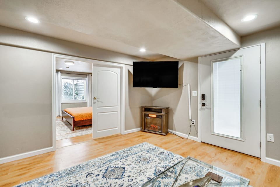 Utah Apartment: 2 Mi to Amphitheatre Apartment in West Jordan