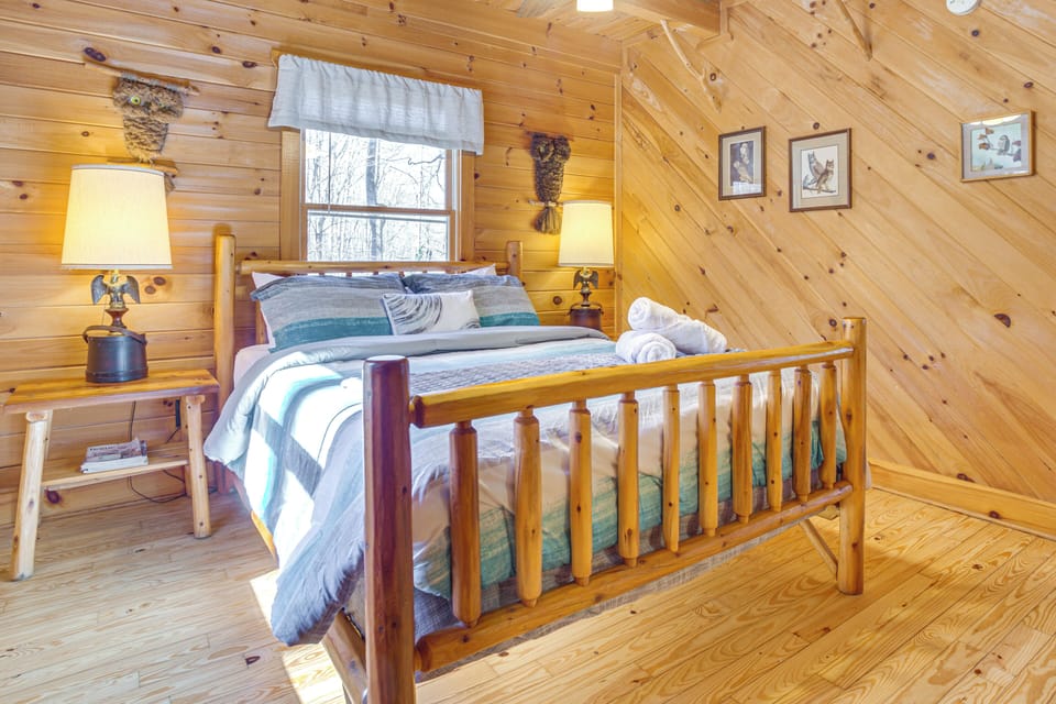 Quaint Dahlonega Cabin w/ Cavenders Creek Access! Cottage in Georgia