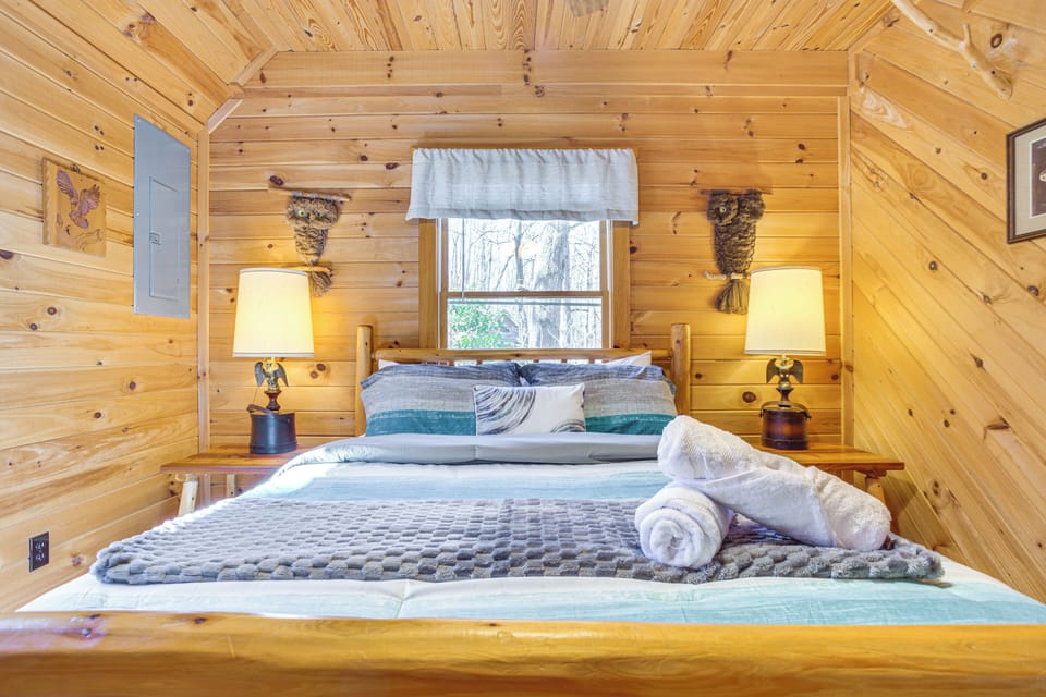 Quaint Dahlonega Cabin w/ Cavenders Creek Access! Cottage in Georgia