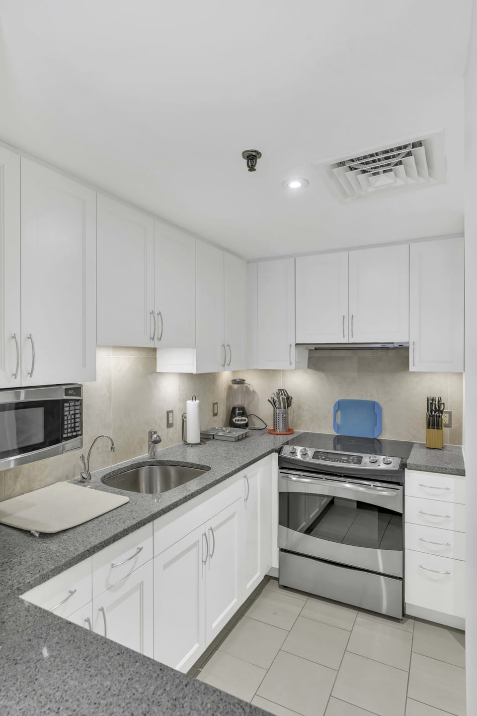Apartment, 1 Bedroom | Private kitchen | Coffee/tea maker, fridge, oven, toaster