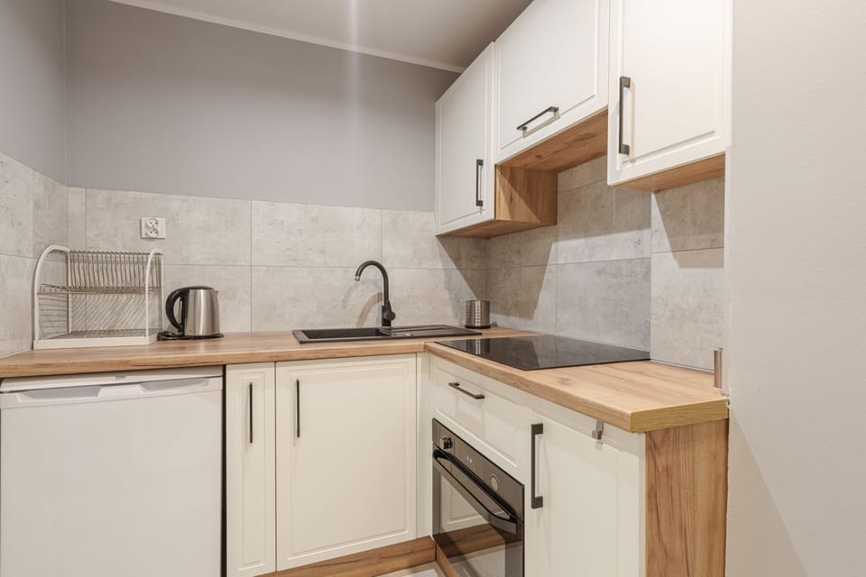 City Studio Suite | Private kitchen | Fridge, stovetop, espresso maker, coffee/tea maker