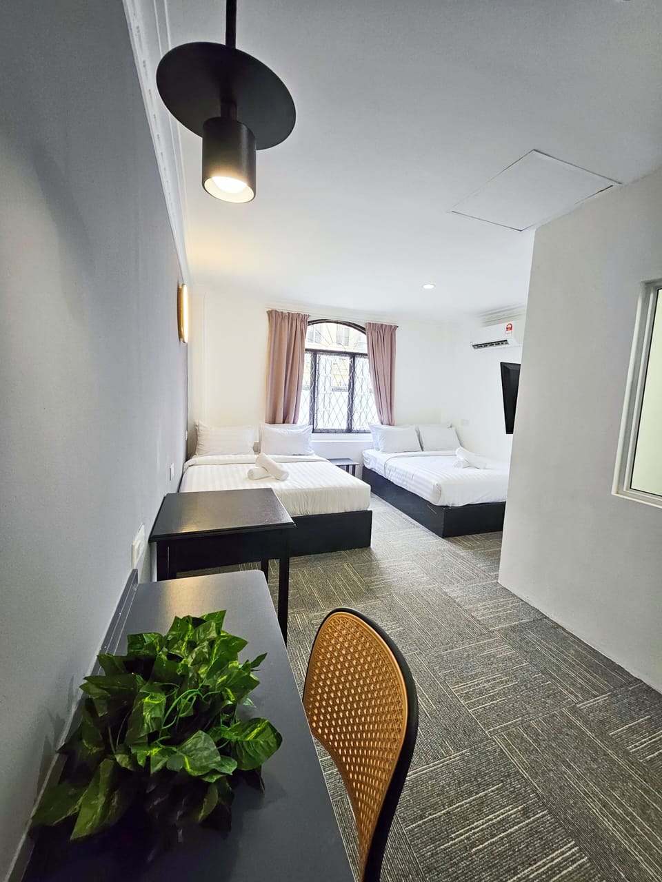 Family Single Room | Desk, iron/ironing board, free WiFi, bed sheets