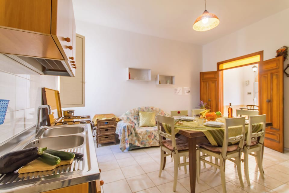 Standard Apartment, 3 Bedrooms, Microwave (Casa Lory 1 Cosy near the Sea) | Private kitchen
