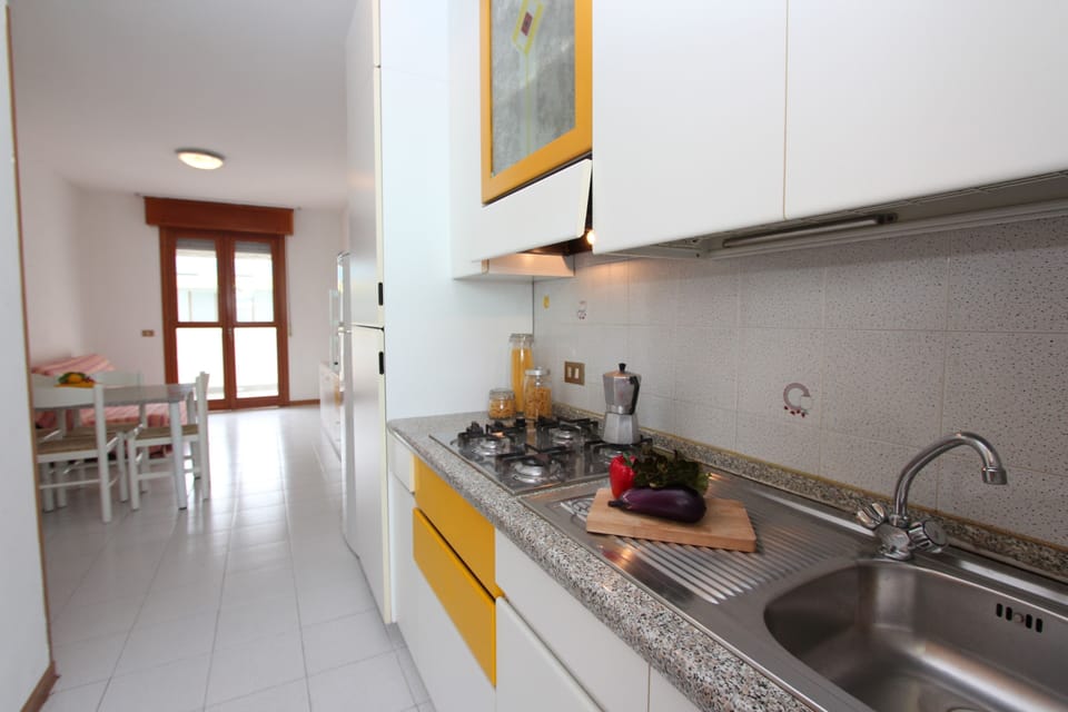 Apartment, 1 Bedroom, Balcony, City View | Interior