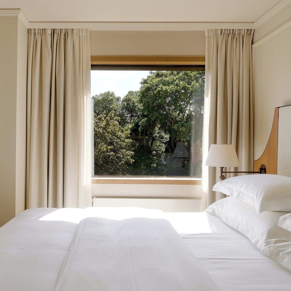 Hypo-allergenic bedding, minibar, in-room safe, desk