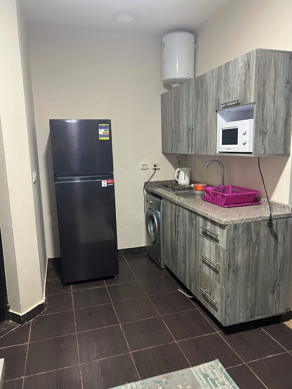 Premium Studio | Private kitchen | Fridge, microwave, stovetop, cookware/dishes/utensils