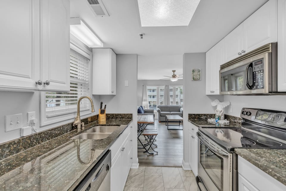 Signature Condo, 2 Bedrooms, Private Pool | Private kitchen | Fridge, microwave, oven, stovetop
