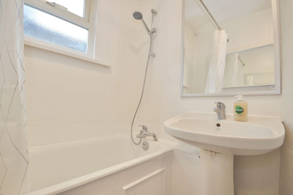 Beautiful Garden Flat near Chelsea Apartment in London