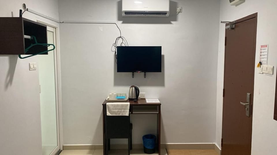 32-inch flat-screen TV with cable channels