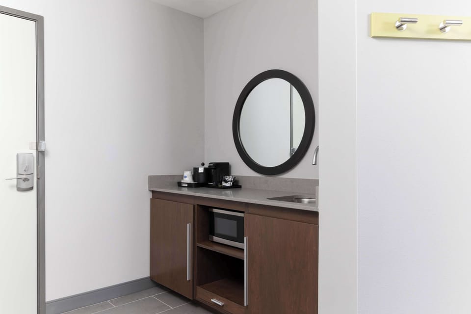 In-room safe, iron/ironing board, travel crib, free WiFi