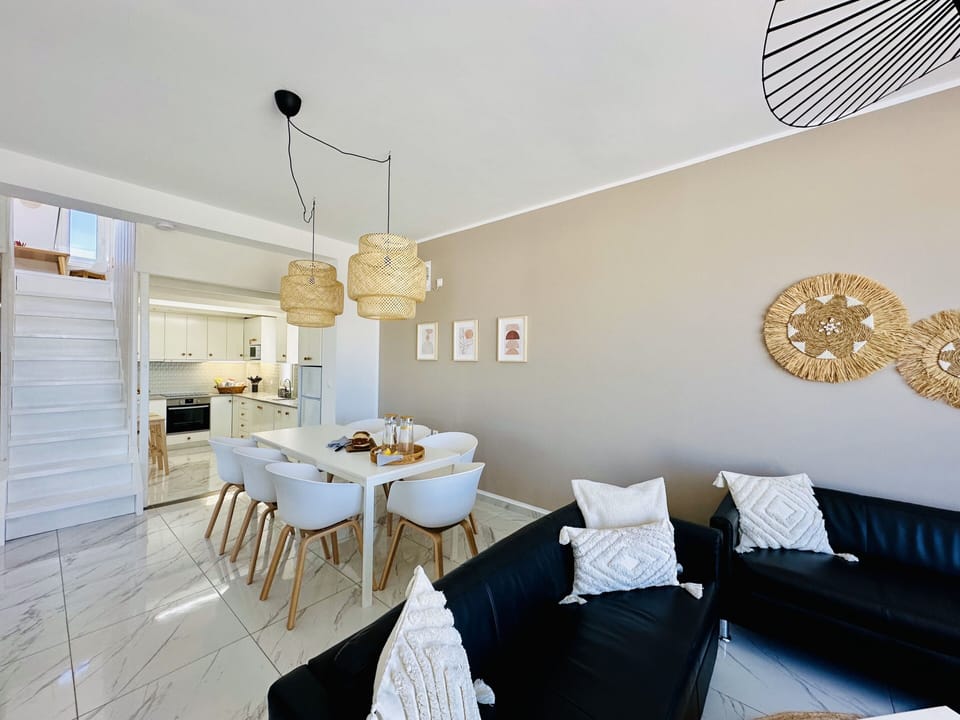Villa, 4 Bedrooms, Smoking, Private Pool | Dining
