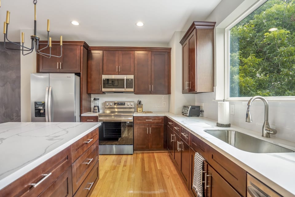 House | Private kitchen | Full-size fridge, microwave, oven, stovetop