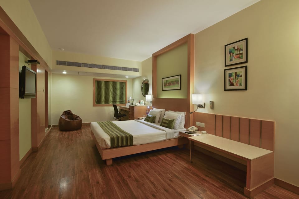 Executive Room | 1 bedroom, minibar, in-room safe, individually decorated
