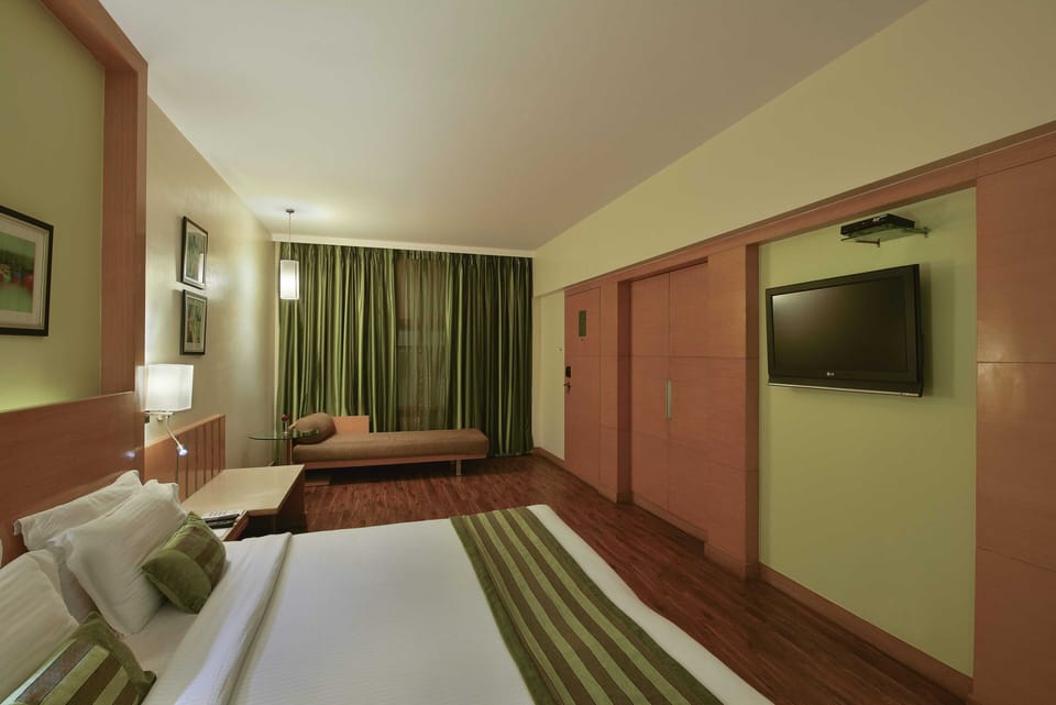 Executive Room | 1 bedroom, minibar, in-room safe, individually decorated