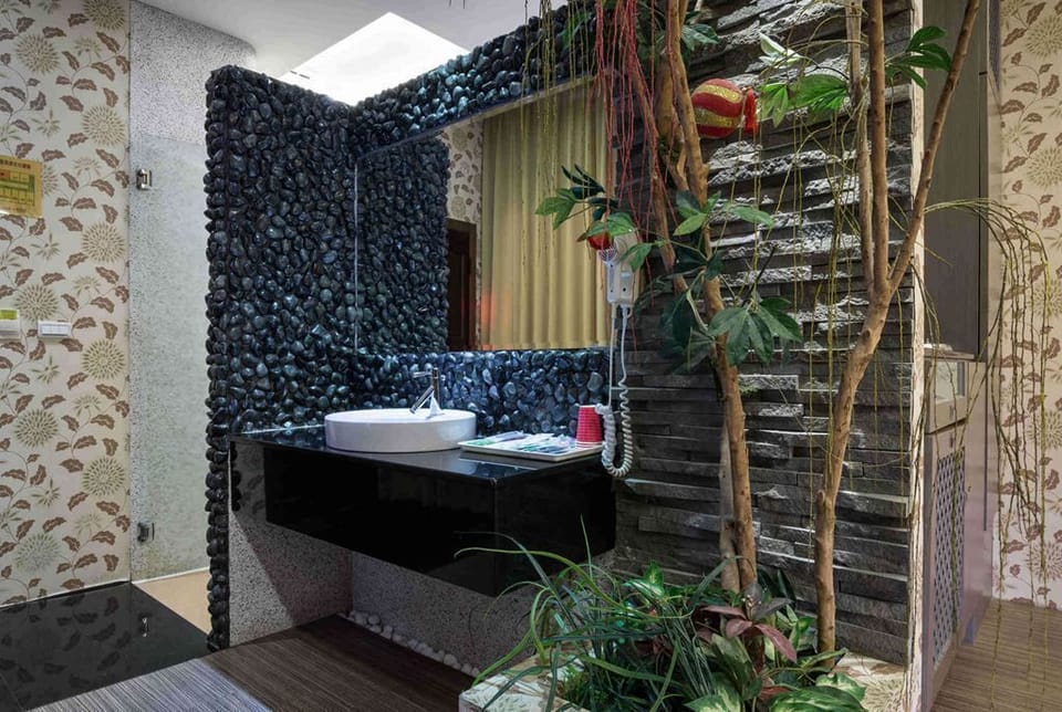 Family Room (No Garage) | Bathroom | Shower, hair dryer