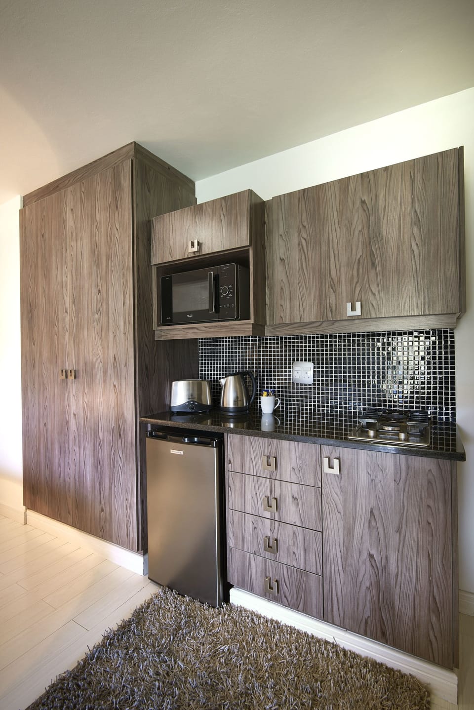 Luxury Room, 1 Bedroom, Refrigerator & Microwave, River View | Private kitchen | Full-size fridge, microwave, oven, stovetop