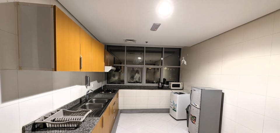 Deluxe Studio | Private kitchen | Coffee/tea maker, electric kettle
