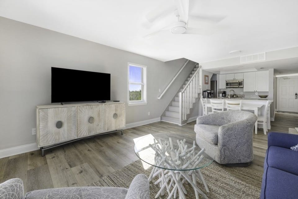 Condo, 3 Bedrooms | Living area