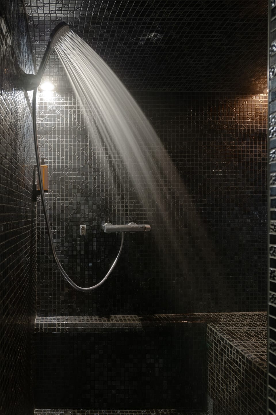 Suite Junior Nova, 26 rue Sala, 69002 | Bathroom | Eco-friendly toiletries, hair dryer, slippers, towels