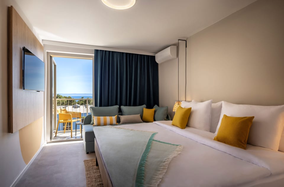 Superior Room for 2+1 balcony | Minibar, free WiFi, bed sheets