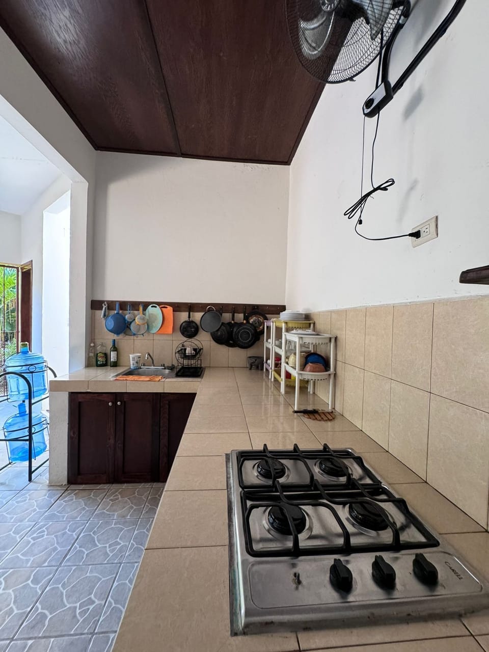Habitación privada con AC | Private kitchen | Oven, toaster, blender, cleaning supplies