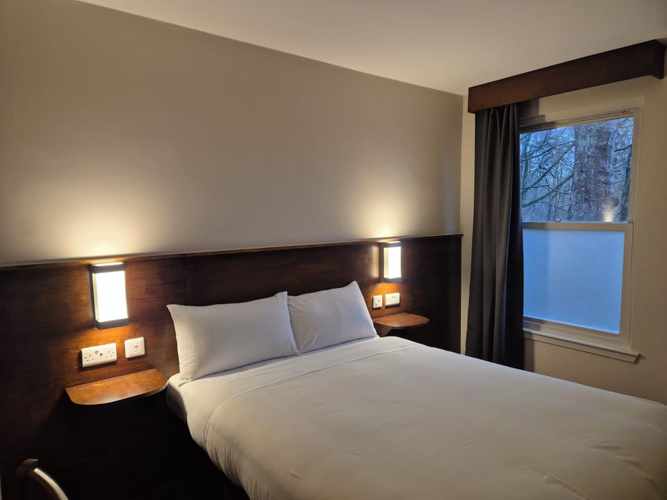 City Double Room | Free WiFi, bed sheets