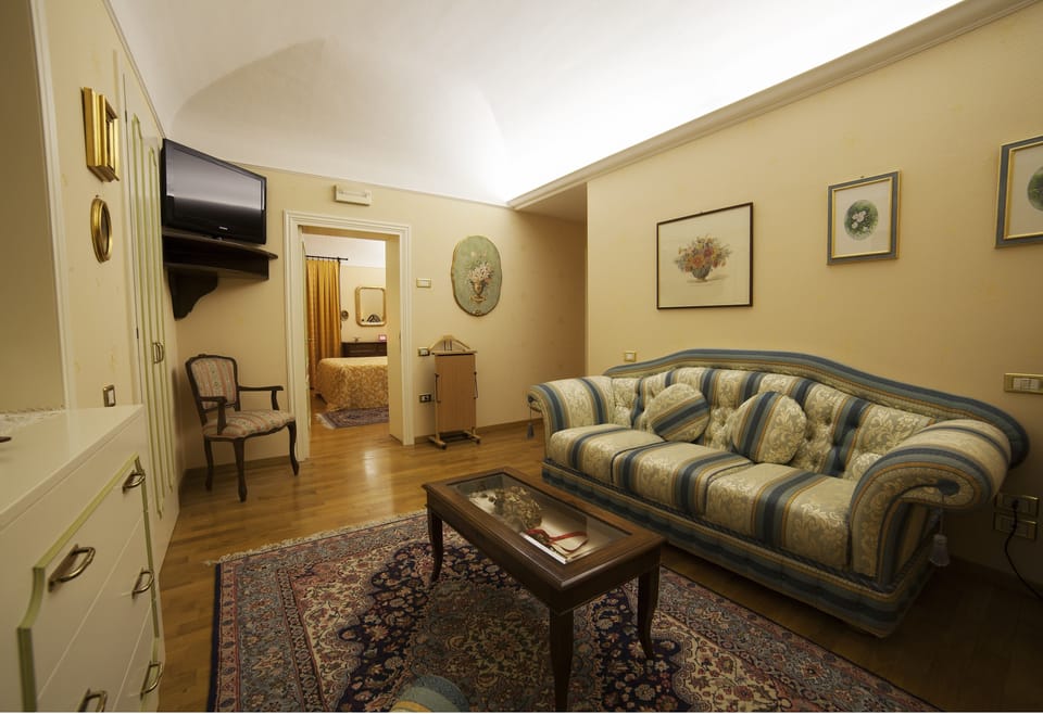 Suite, Mountain View | Living area | 23-inch TV with cable channels