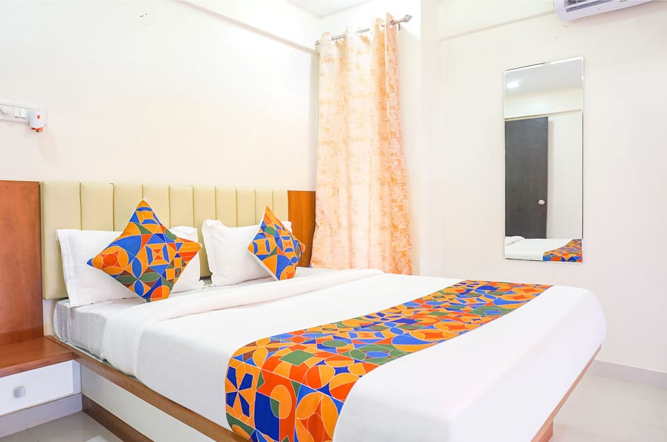 Egyptian cotton sheets, premium bedding, in-room safe, free WiFi